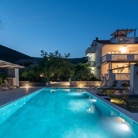 Apartments Dobrila Kaštel Novi Екстериор снимка