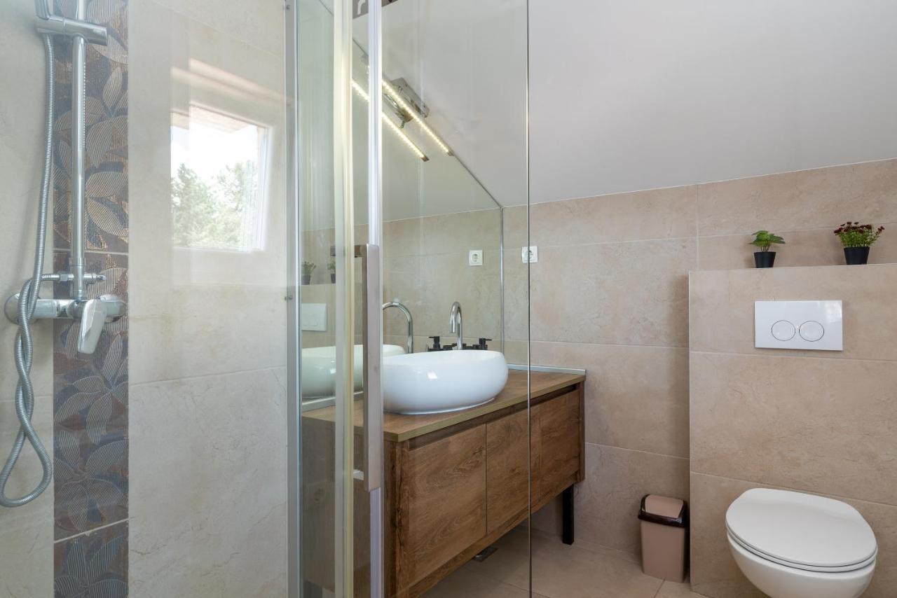 Apartments Dobrila Kaštel Novi Екстериор снимка