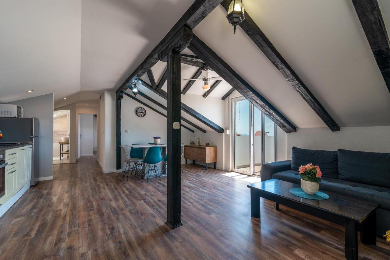 Apartments Dobrila Kaštel Novi Екстериор снимка