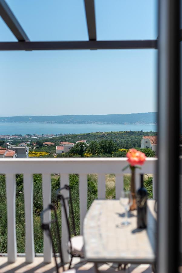 Apartments Dobrila Kaštel Novi Екстериор снимка