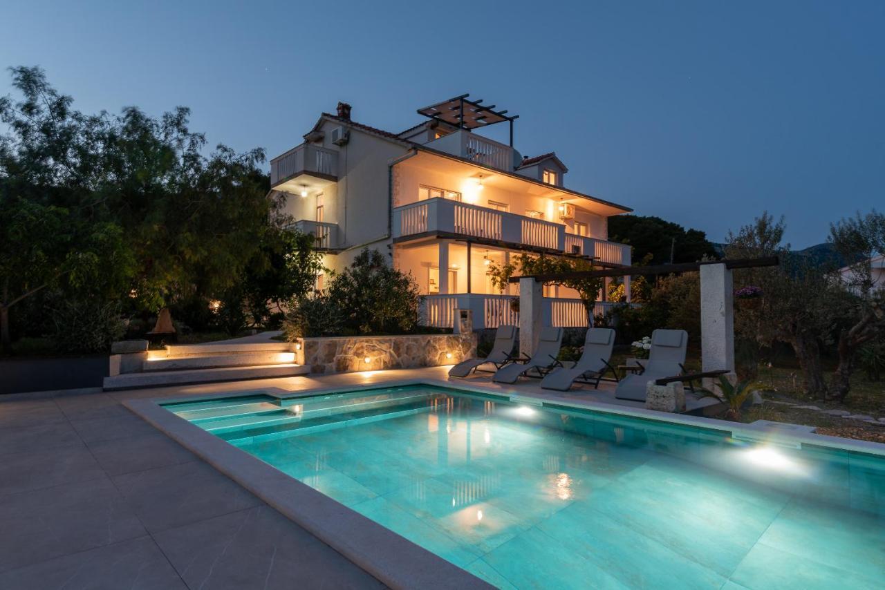 Apartments Dobrila Kaštel Novi Екстериор снимка