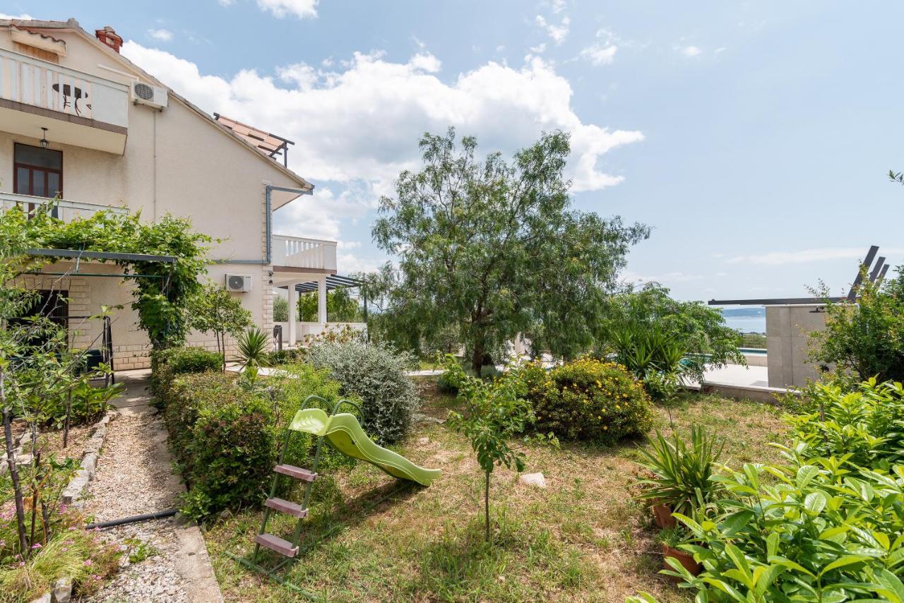 Apartments Dobrila Kaštel Novi Екстериор снимка