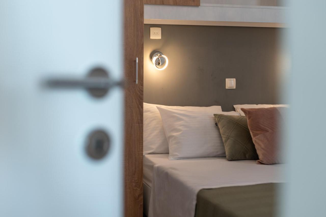 Apartments Dobrila Kaštel Novi Екстериор снимка