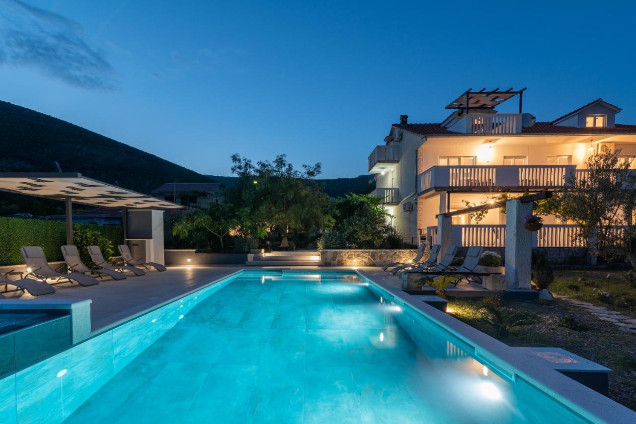 Apartments Dobrila Kaštel Novi Екстериор снимка