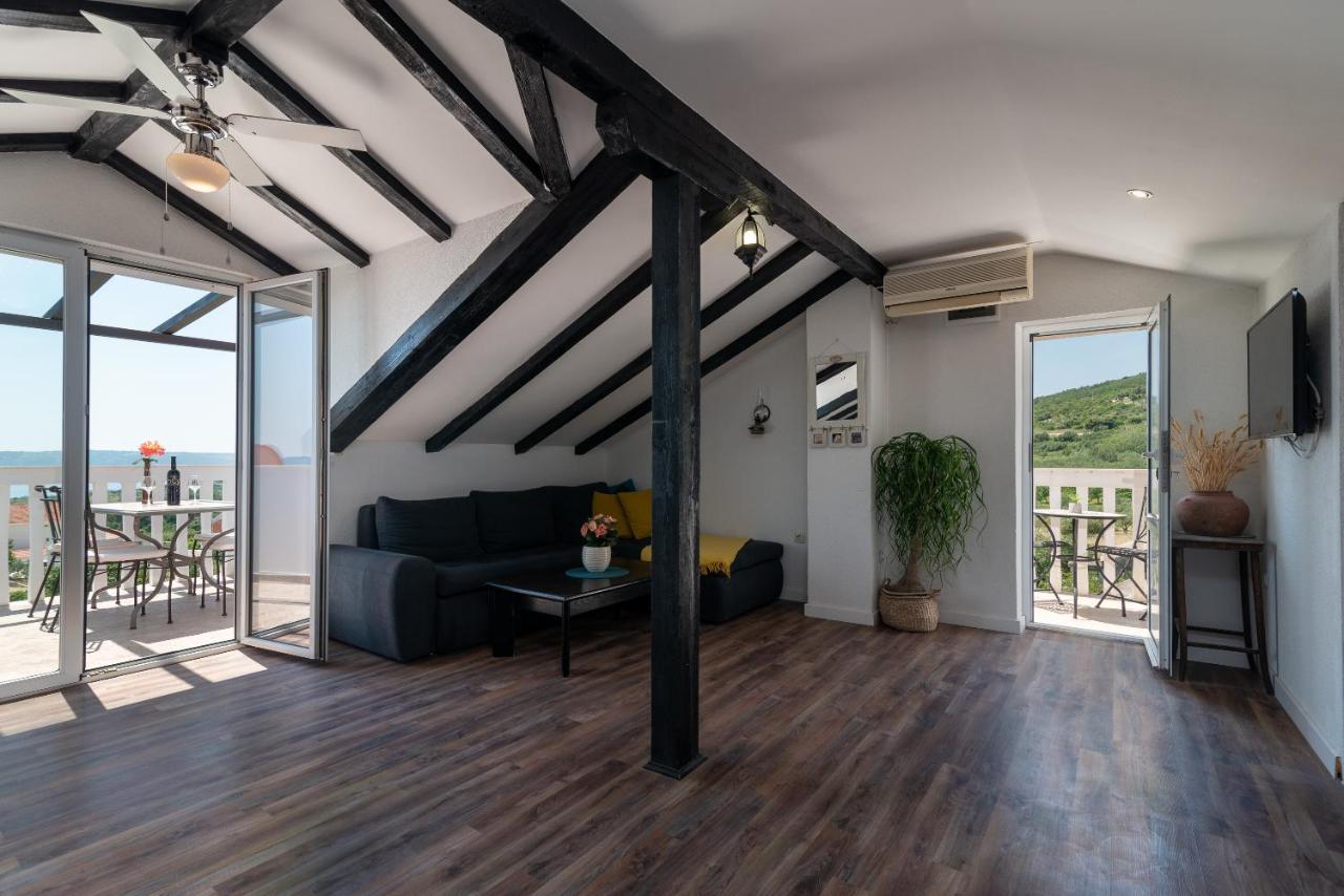 Apartments Dobrila Kaštel Novi Екстериор снимка