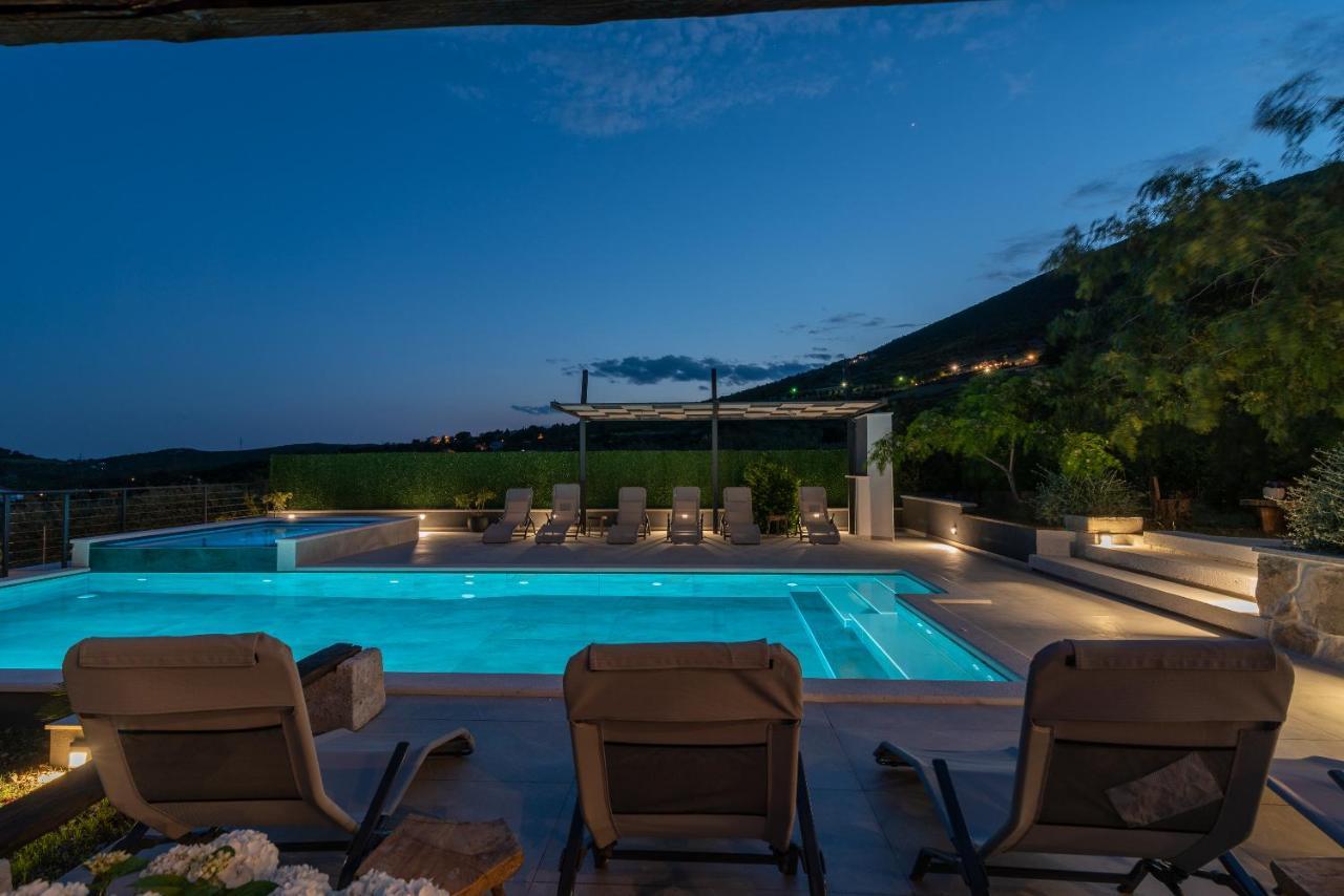 Apartments Dobrila Kaštel Novi Екстериор снимка